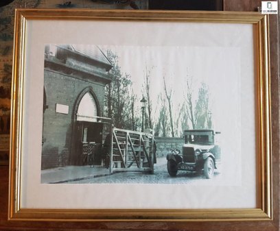 Photography | Picture framer bristol | bespoke photo frame | white mount | vintage photograph